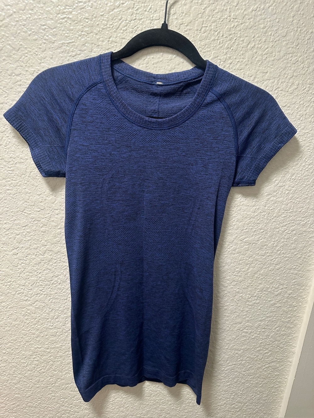 Lululemon swiftly tech t shirt size 4